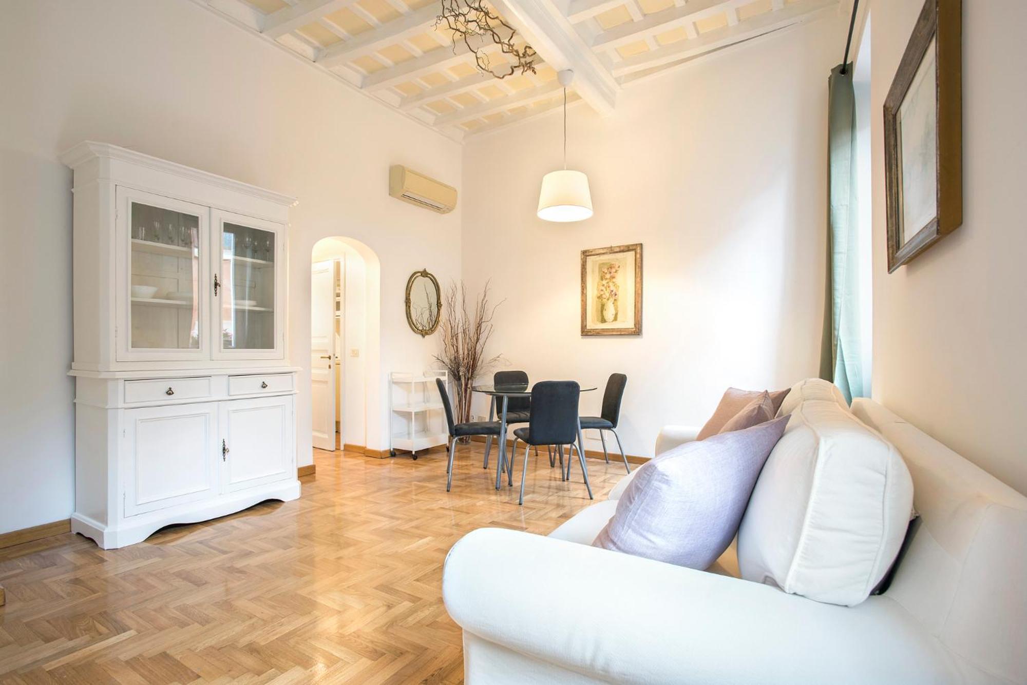 Eri's Apartment Rom